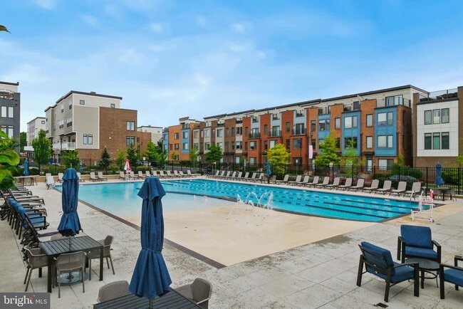 Building Photo - 16560 Crabbs Branch Way