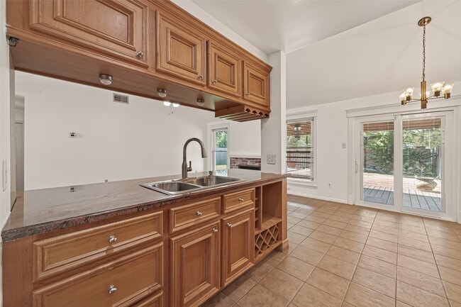 Building Photo - 2510 Old Fort Rd