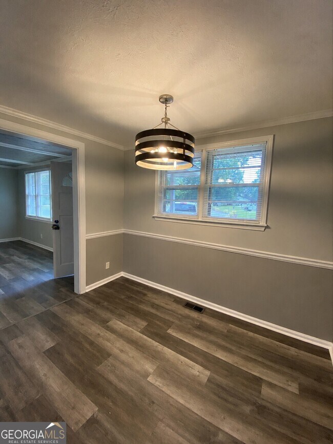 Building Photo - 914 Ozora Rd
