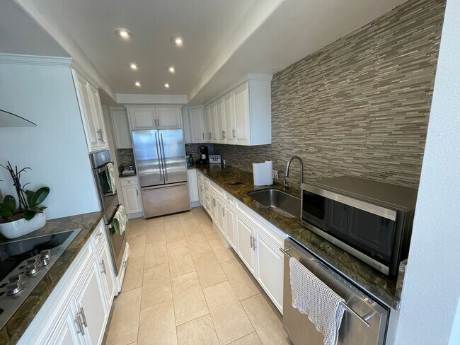 Building Photo - Panoramic Ocean Views and Resort Lifestyle...
