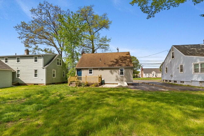 Building Photo - 305 Slater Rd