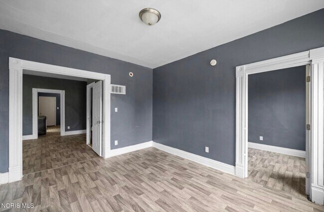 Building Photo - 2615 Lagrange St