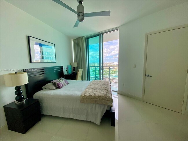 Building Photo - 350 S Miami Ave