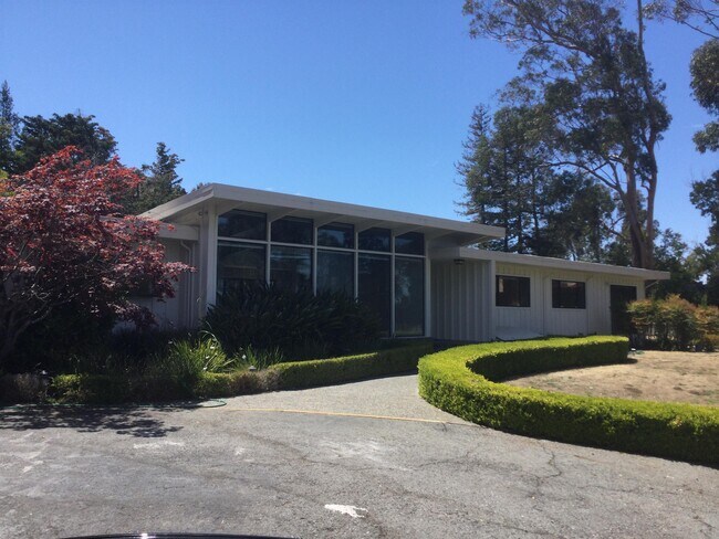 Building Photo - 55 Del Monte Dr