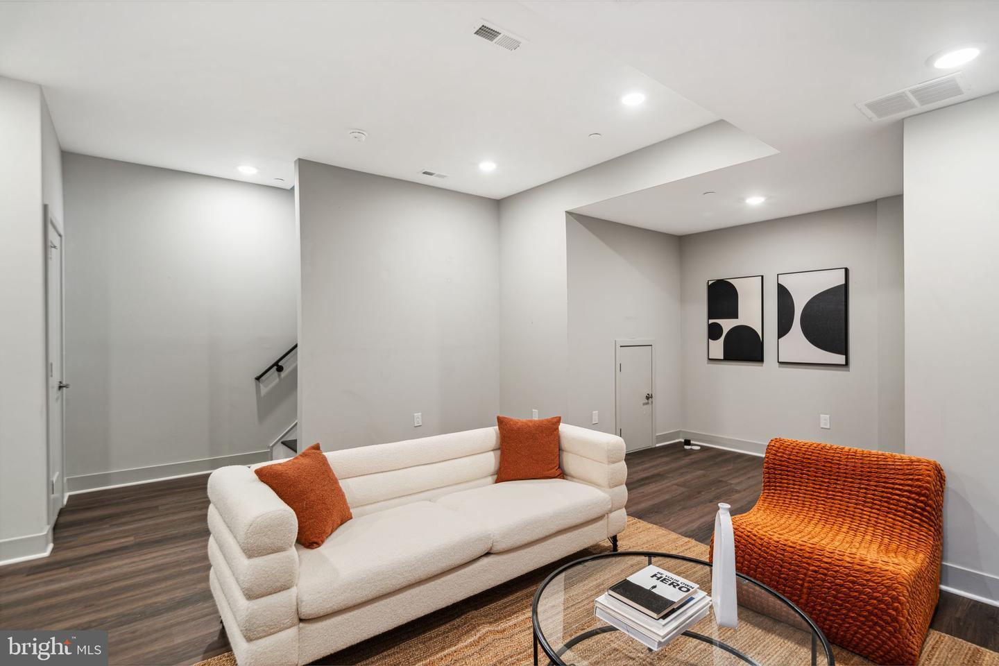 Building Photo - 670 N 13th St