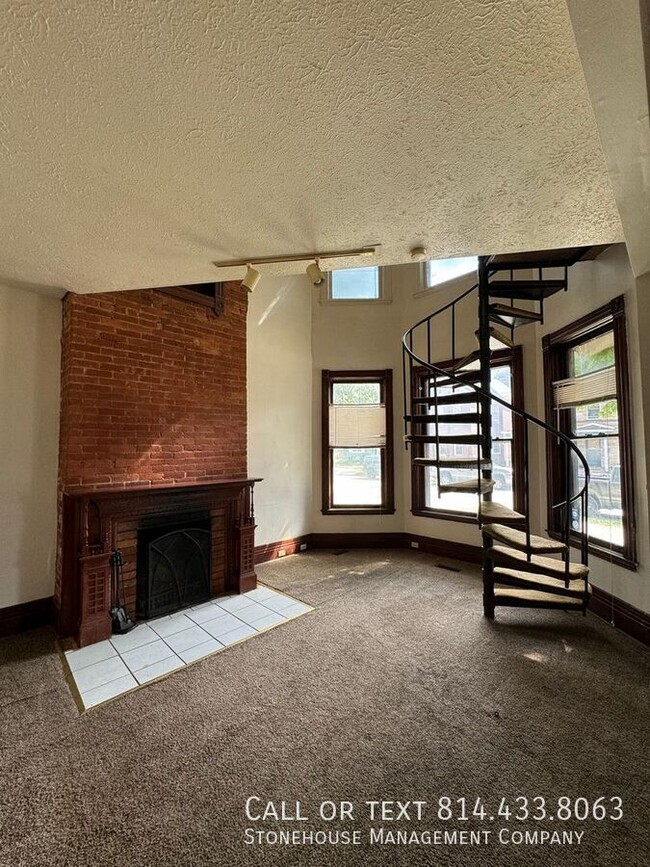 Primary Photo - Beautiful Downtown Loft available!