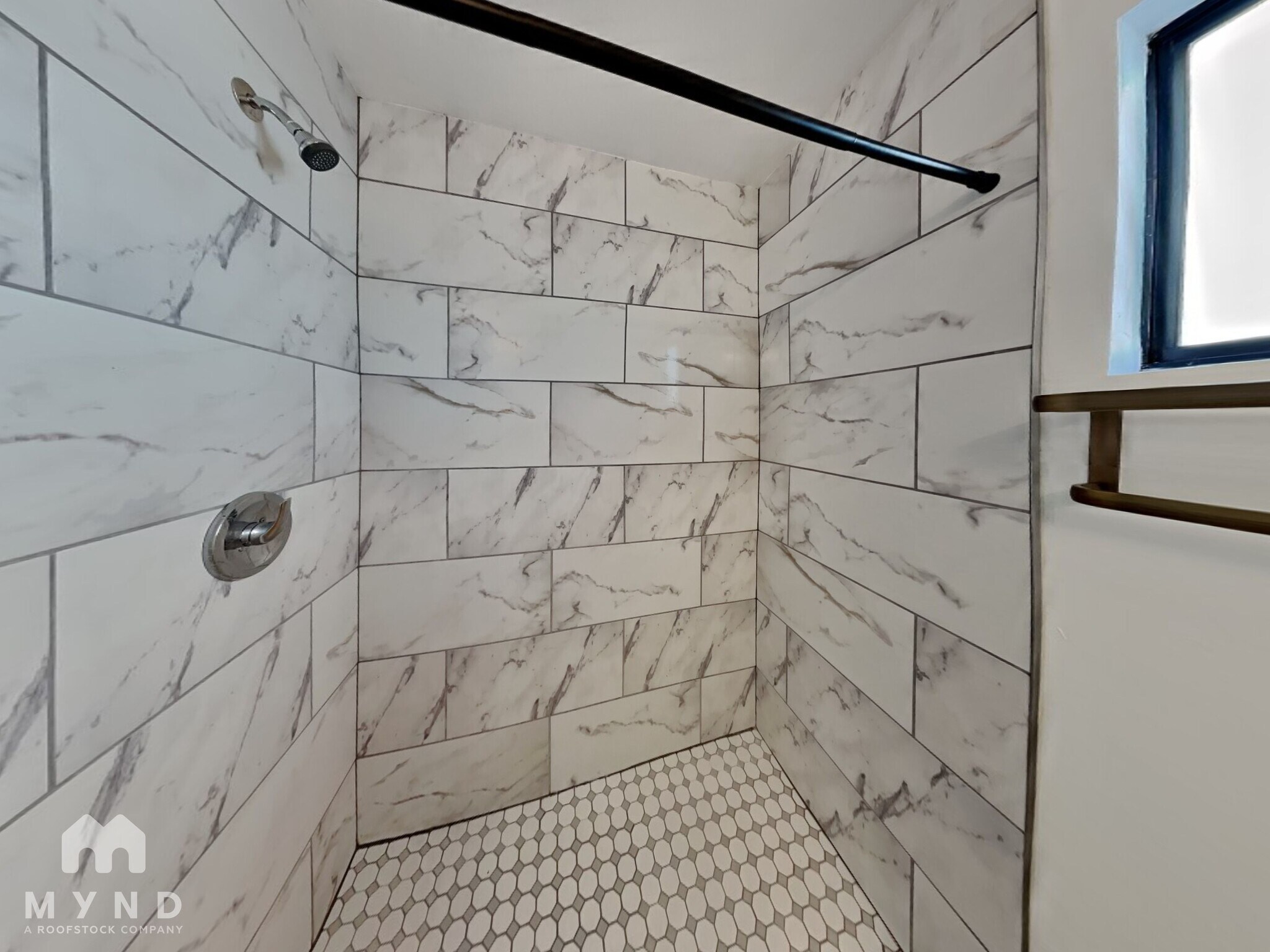 Building Photo - 370 S Pemberton Ave