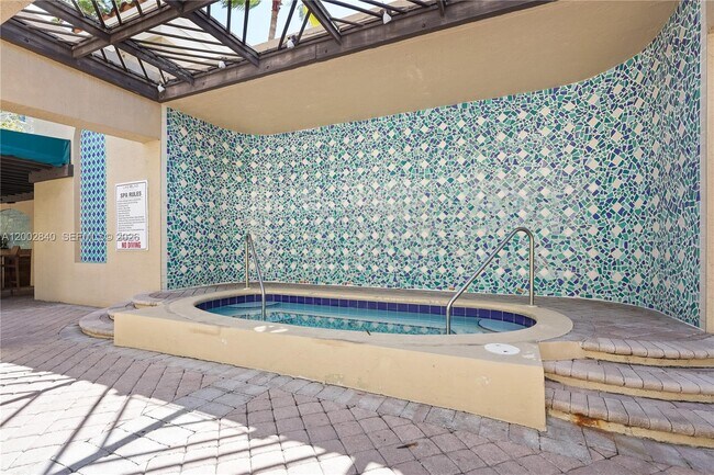 Building Photo - 520 SE 5 Ave