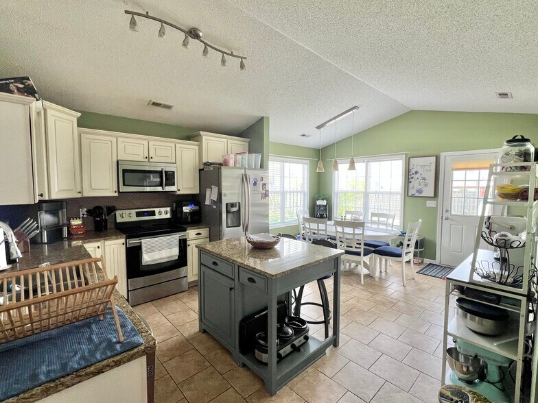 Building Photo - 522 Foxfield Ct