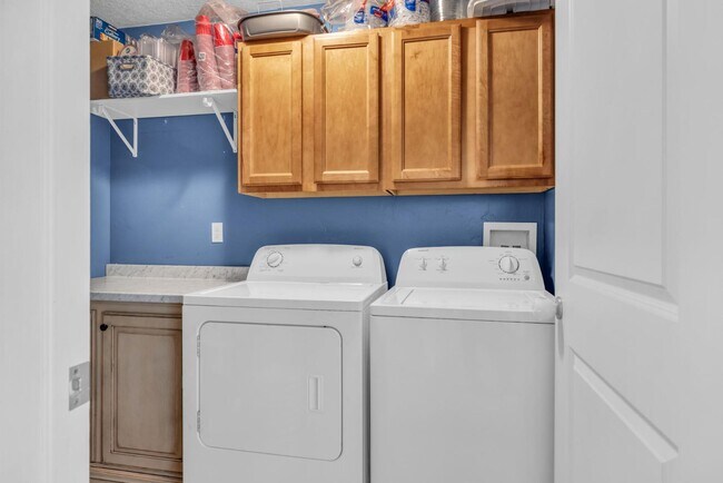 Building Photo - 1503 N August Dr