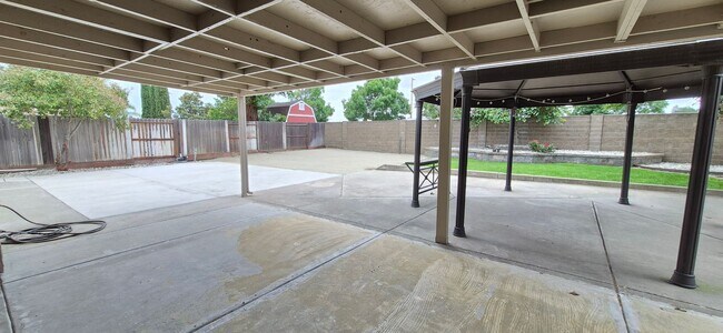 Building Photo - 784 Arabian Cir