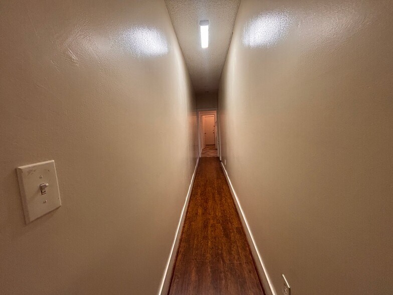 Building Photo - 1118 12th St