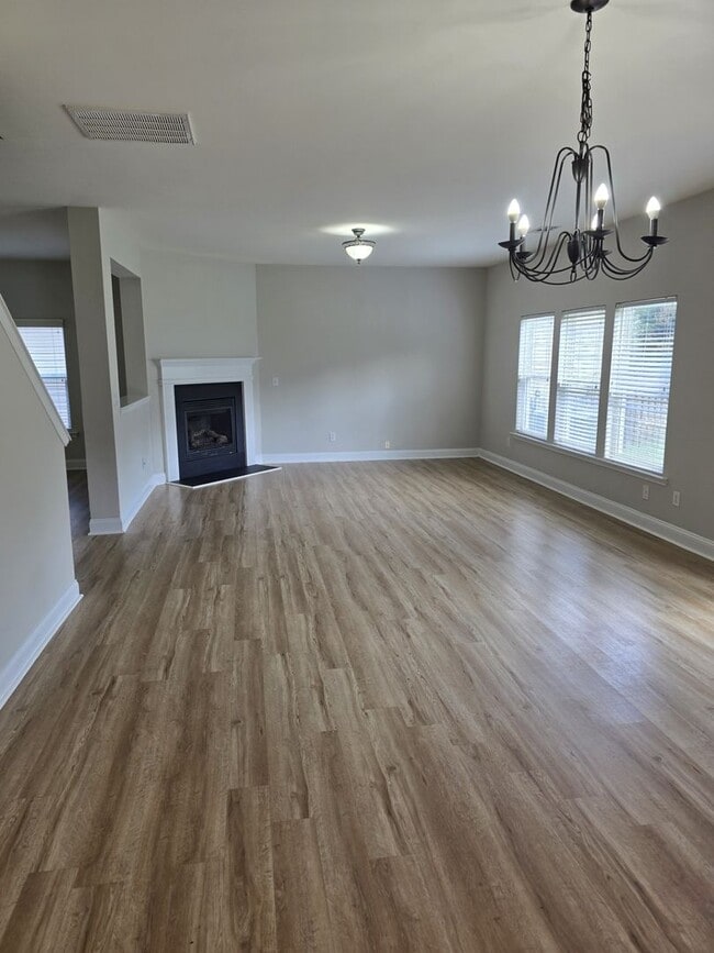 Building Photo - Spacious 4BR/2.5BA Home located in Berewick
