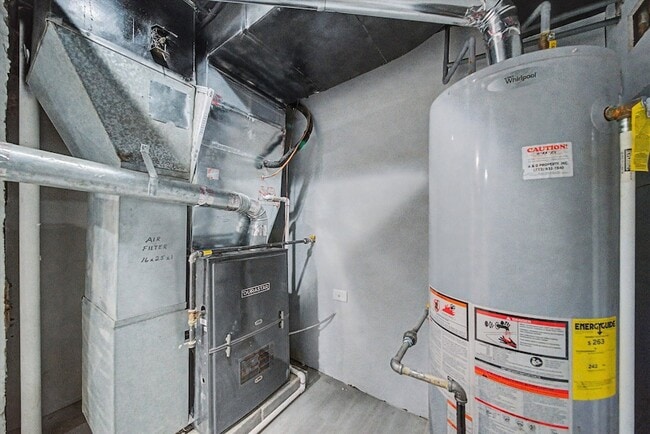 Building Photo - 1511 N Linder Ave