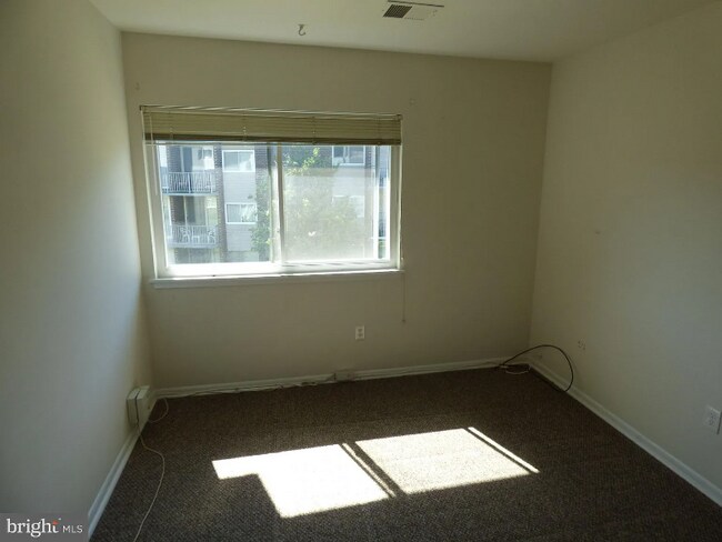 Building Photo - 10222 Prince Pl