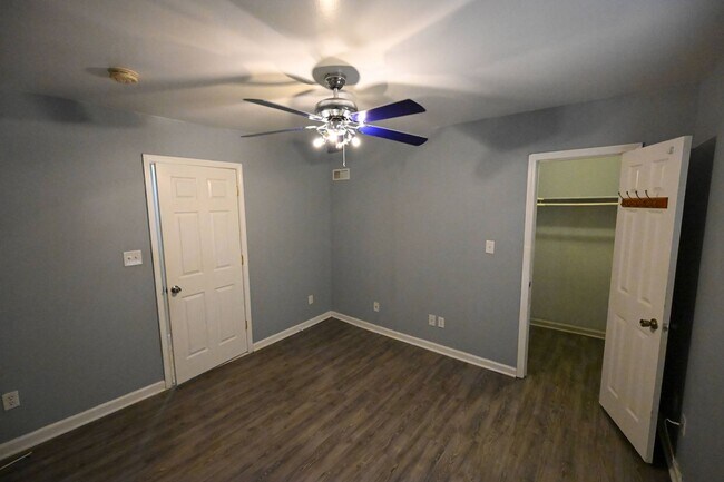 Building Photo - Stunning 3BR / 3BA Home on 2.48 Acres – Hillsborough, NC