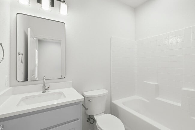 Building Photo - 228 Richards St