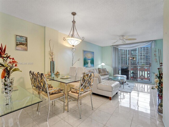 Building Photo - 3113 S Ocean Dr