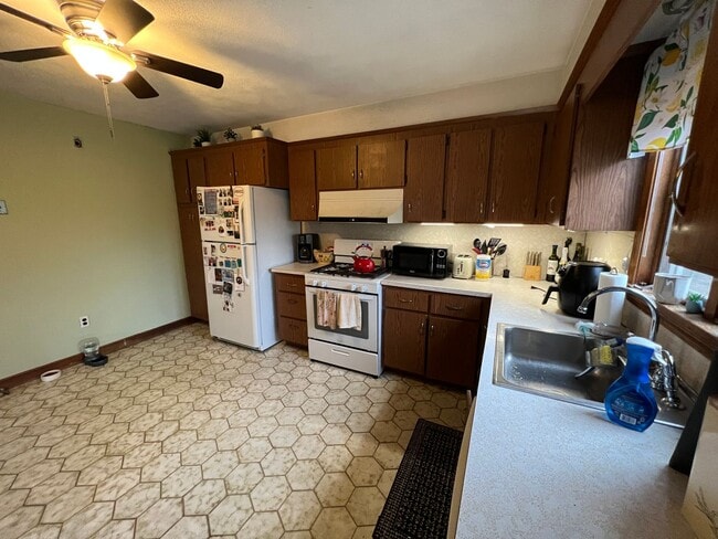 Building Photo - 211-213 Holland Street