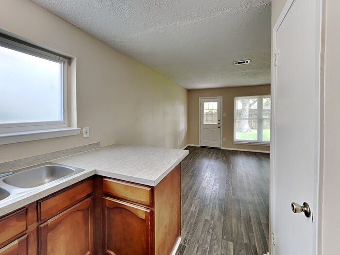 Building Photo - 2855 Pilgrims Point Dr