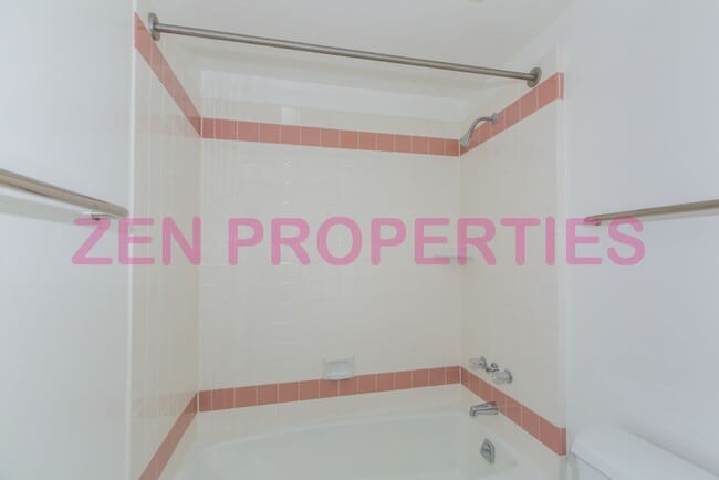 Building Photo - 3 bdrm/ 2.5 bath townhome for rent at Neho...