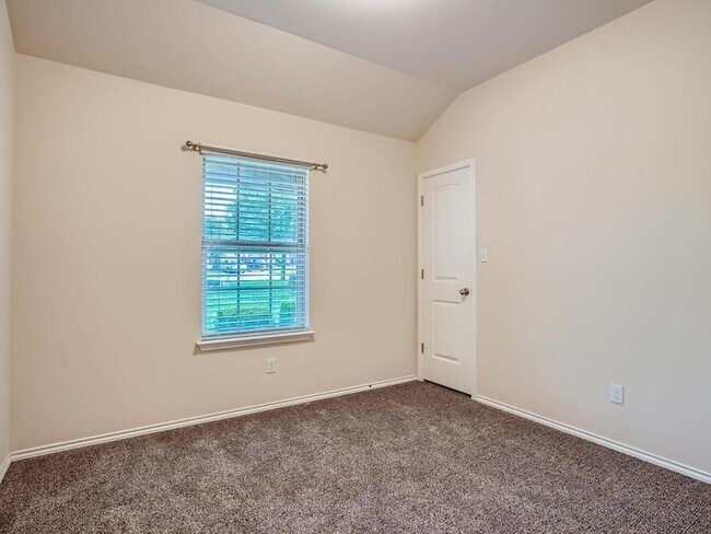 Building Photo - 120 Shiloh Cove
