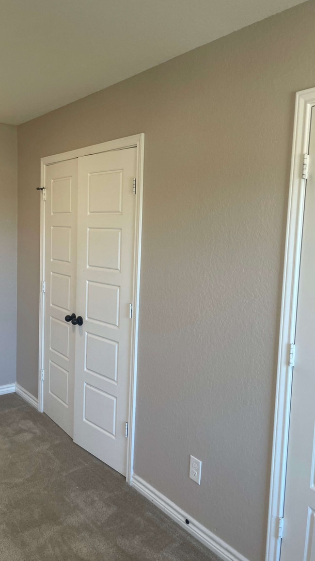 Building Photo - 9619 Pleasanton Blf