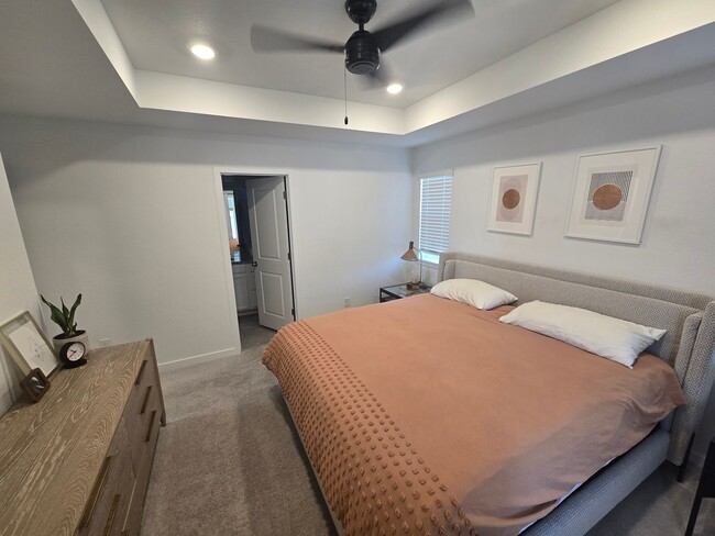 Building Photo - Spacious 4B/3B Available Early April!