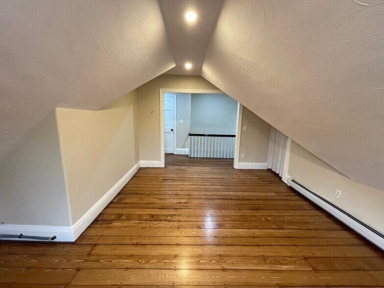 Building Photo - 628 Washington St