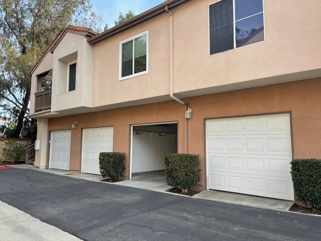 Building Photo - Spacious Dual Master in Laguna Niguel