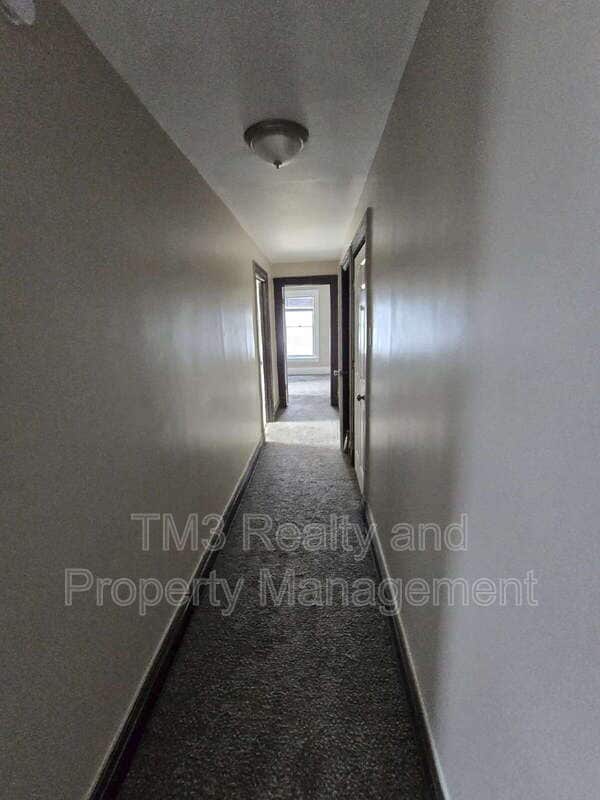 Building Photo - 302 Miami St
