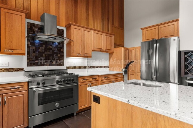 Building Photo - 5203 N Mulvaney Ct