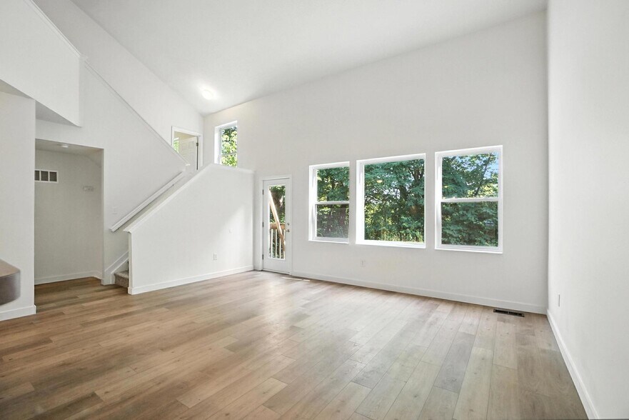 Building Photo - 2380 Oaktree Pl