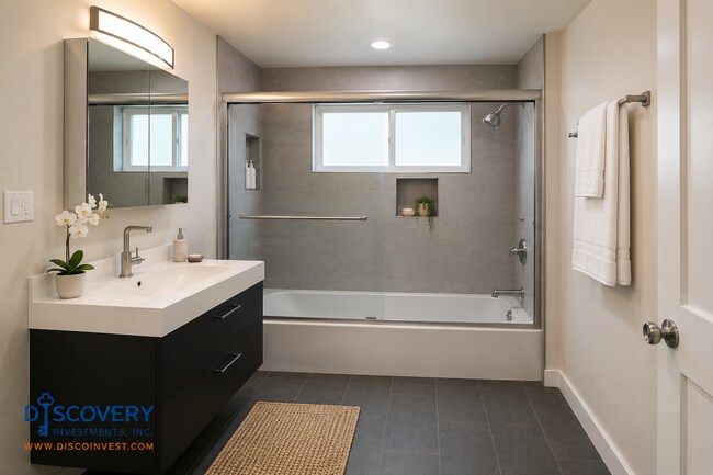 Building Photo - Contemporary North Berkeley 2 Bedroom Condominium