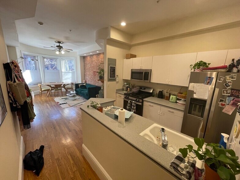 Building Photo - 183 Saint Botolph St