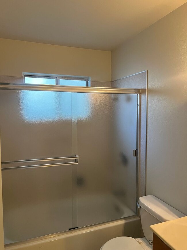 Building Photo - Darling 3 Bedroom House!!