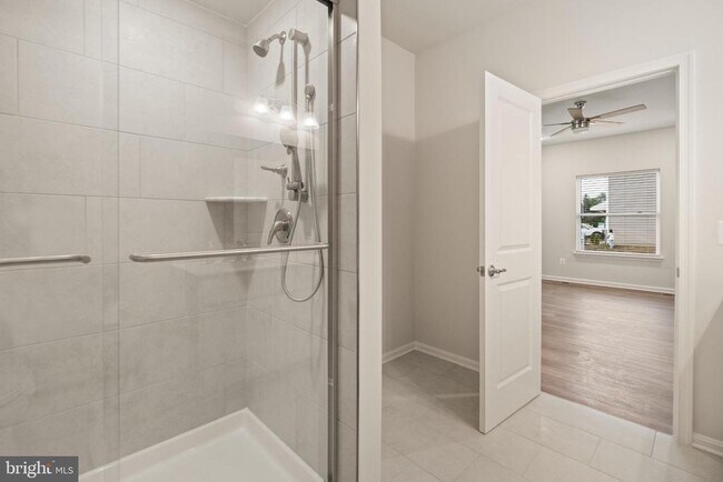 Building Photo - 148 Huntwell W Ave