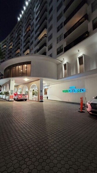 Building Photo - 6039 Collins Ave