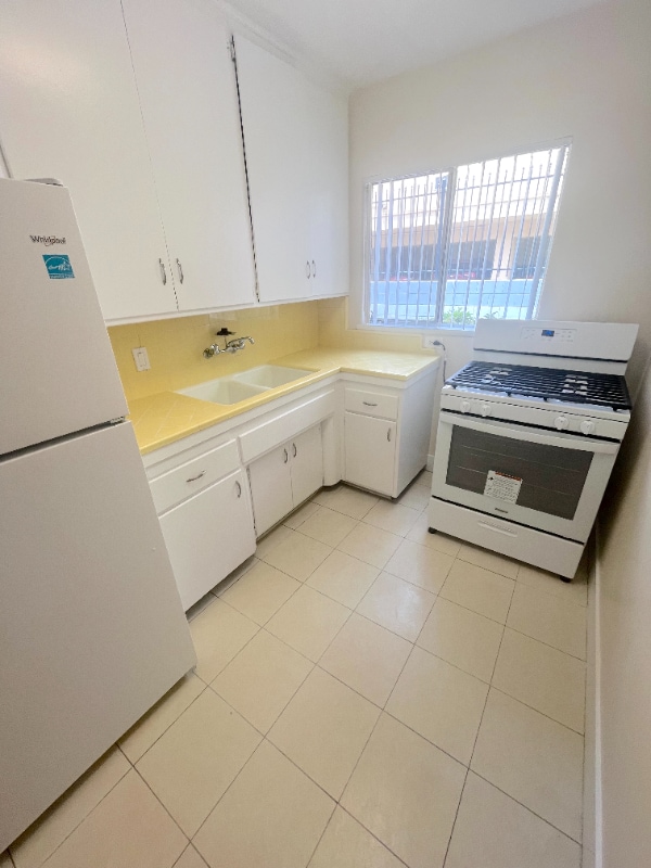 Building Photo - 170 S Chester Ave