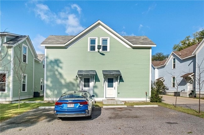 Building Photo - 772 S Locust Ave