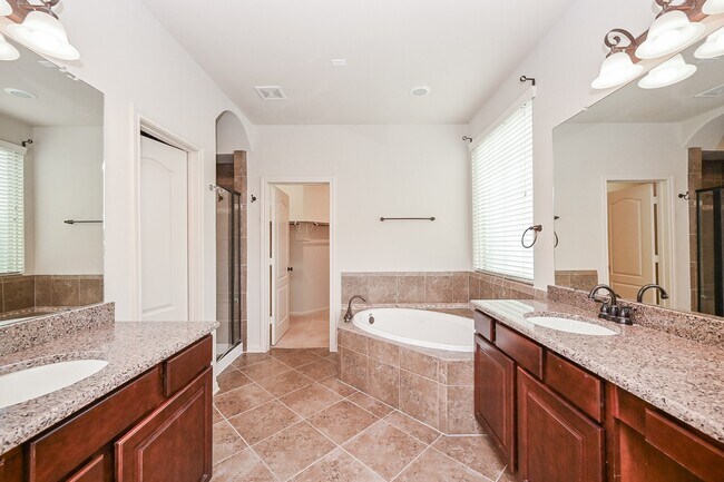 Building Photo - 19 Sandwell Place