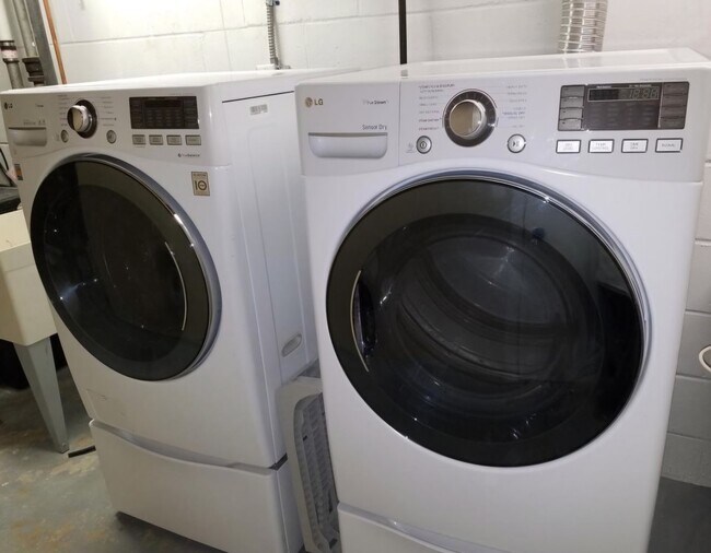 Building Photo - 10131 Girard Ave S