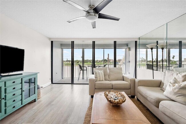 Building Photo - 450 Treasure Island Causeway