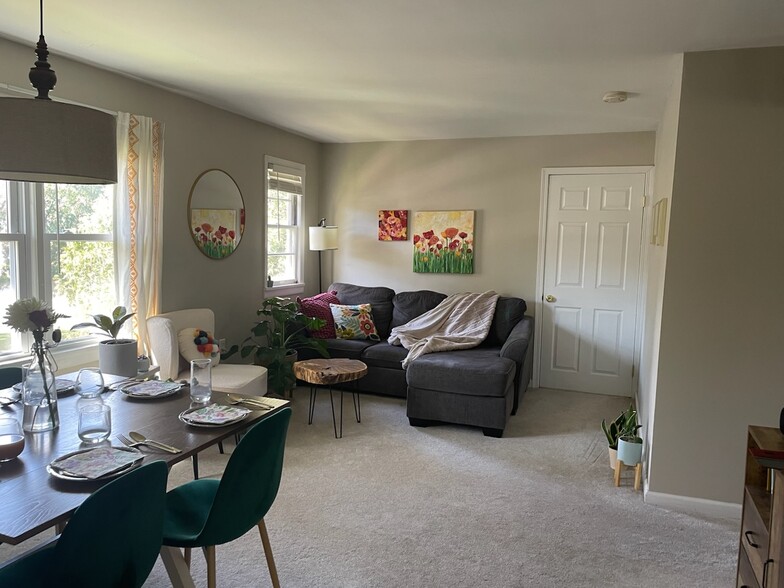 Large living room w/ dining area - 121 Grove Ave