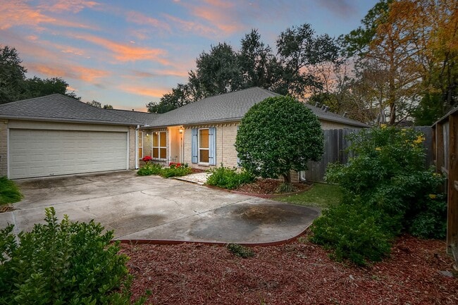 Building Photo - 1814 Cherry Bend Dr