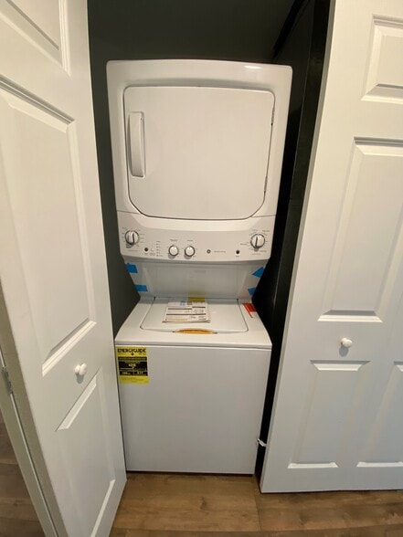 In Unit washer and Dryer - 263 S York Rd