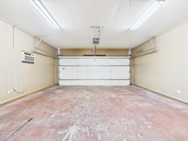 Building Photo - 236 Shadowbrush Bend