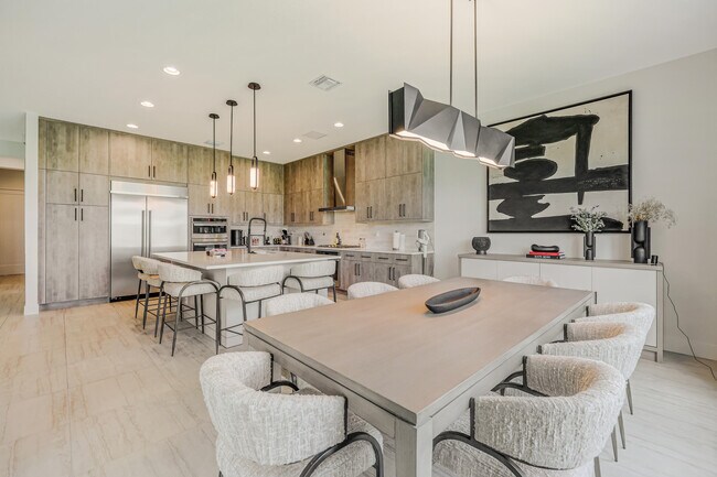 Building Photo - 8283 Royal County Down Rd