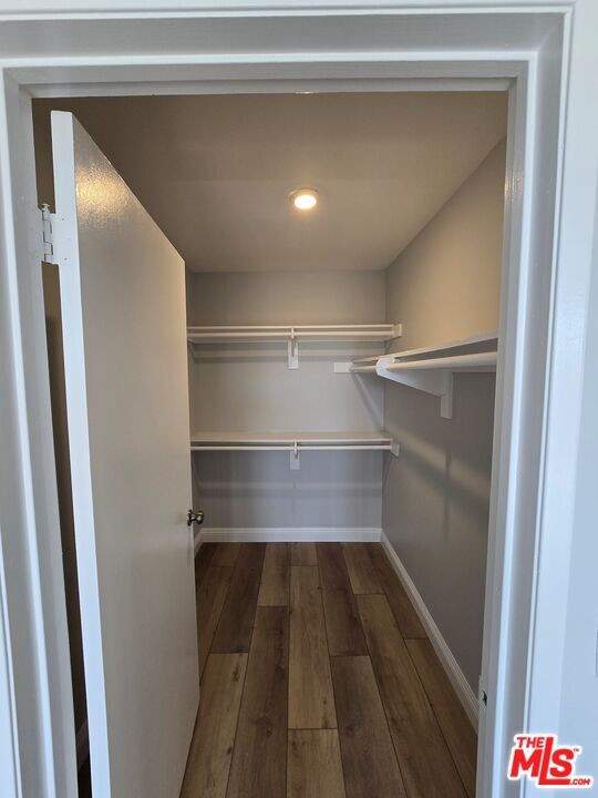 Building Photo - 2107 Beachwood Dr
