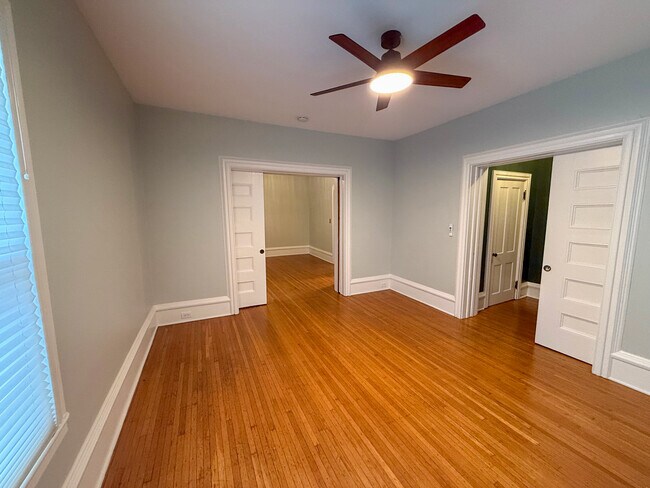 Building Photo - 120 College St